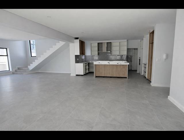 5 BEDROOM HOUSE FOR SALE IN SANDOWN